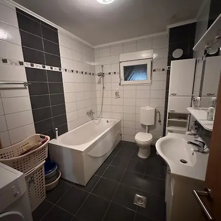 Kuca Sa Bazenom A&f Nyaraló Mostar
