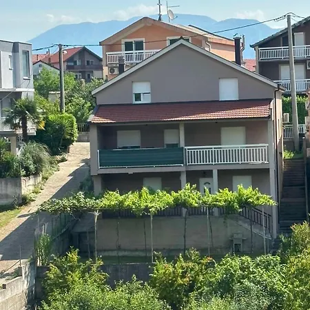Kuca Sa Bazenom A&f Mostar